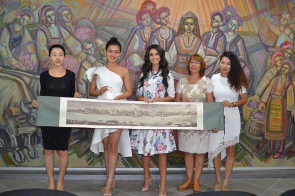Кметът и Царица Роза 2019 посрещнаха Мис Китай в Казанлък