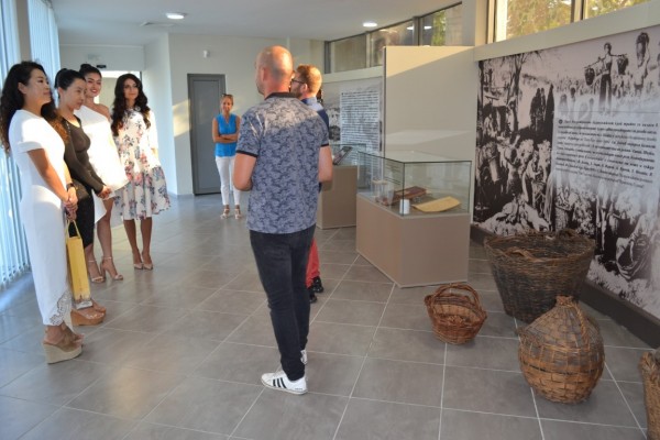 Кметът и Царица Роза 2019 посрещнаха Мис Китай в Казанлък