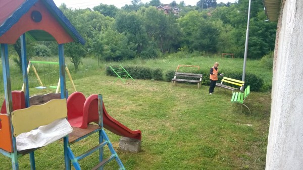 Жителите на Средногорово творят и красят китното селце