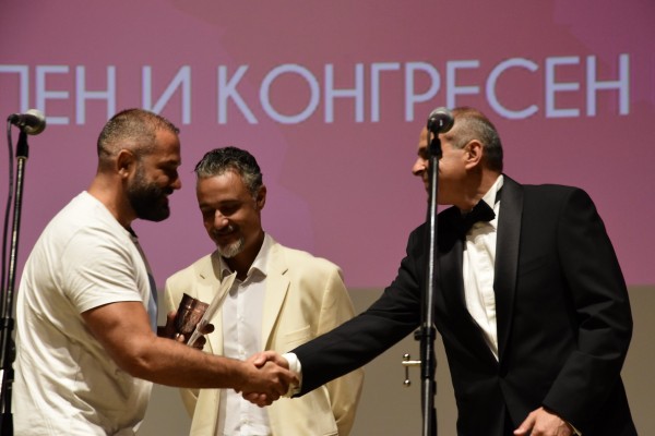 „Формулата на Тео“ с награда „Горчива чаша“ от Международния филмов фестивал “Любовта е лудост“