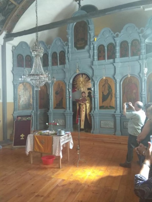 Жителите на Средногорово творят и красят китното селце