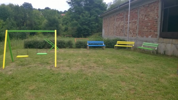 Жителите на Средногорово творят и красят китното селце