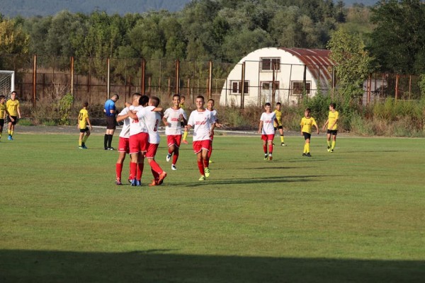 Малките ни футболисти с категорична победа в старта на зоналното