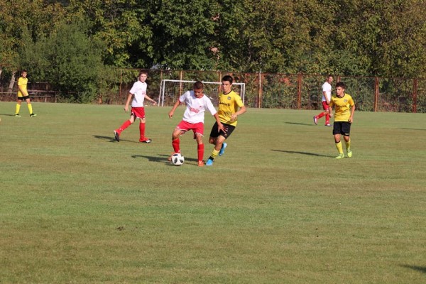 Малките ни футболисти с категорична победа в старта на зоналното