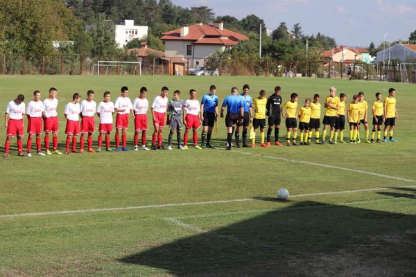 Малките ни футболисти с категорична победа в старта на зоналното
