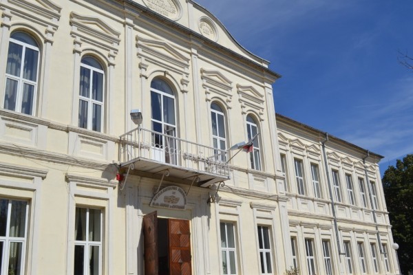 Кметът на Казанлък: „Общината ще посрещне Новата учебна година с реновирани училища“