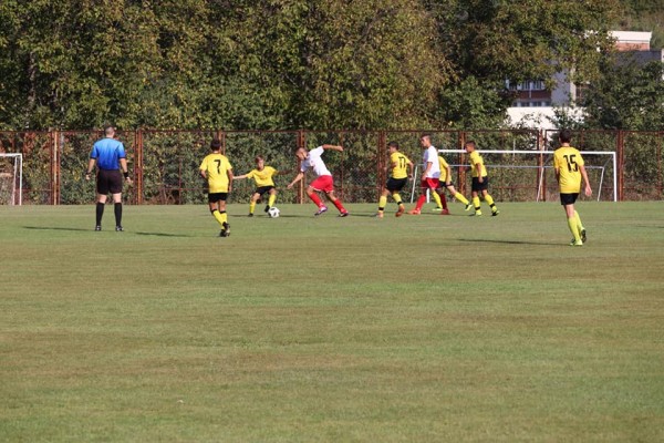 Малките ни футболисти с категорична победа в старта на зоналното