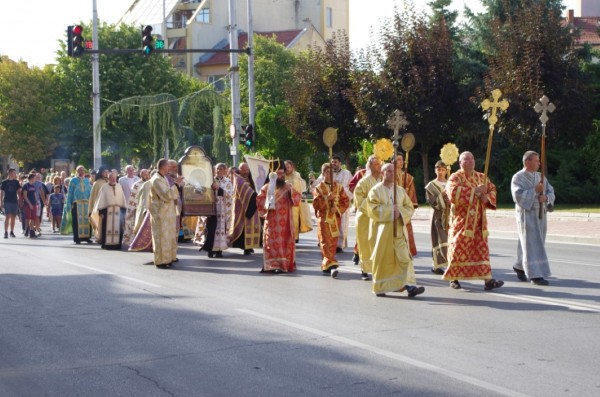 Казанлък посрещна Чудотворните икони