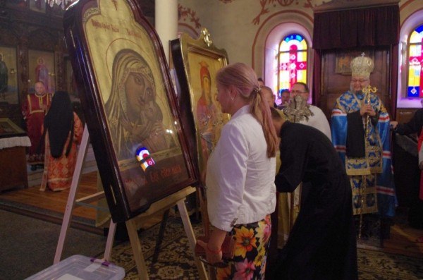 Казанлък посрещна Чудотворните икони