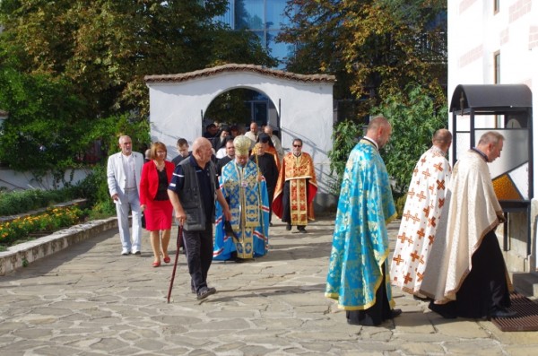 Казанлък посрещна Чудотворните икони