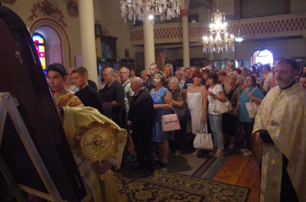 Казанлък посрещна Чудотворните икони