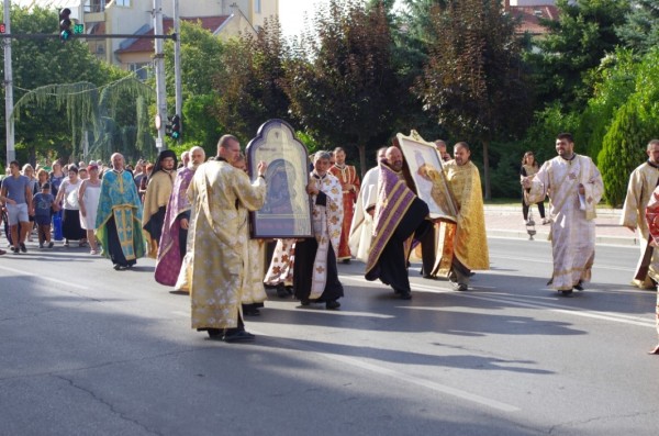 Казанлък посрещна Чудотворните икони