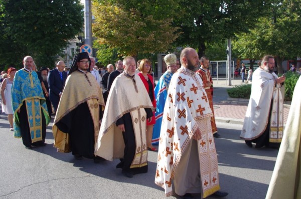 Казанлък посрещна Чудотворните икони