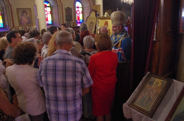 Казанлък посрещна Чудотворните икони