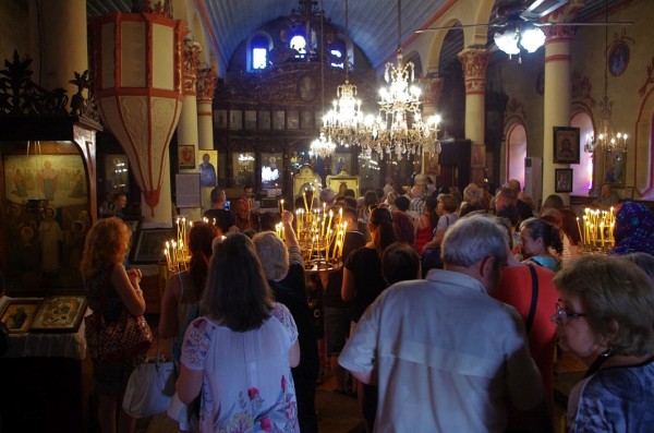 Казанлък посрещна Чудотворните икони