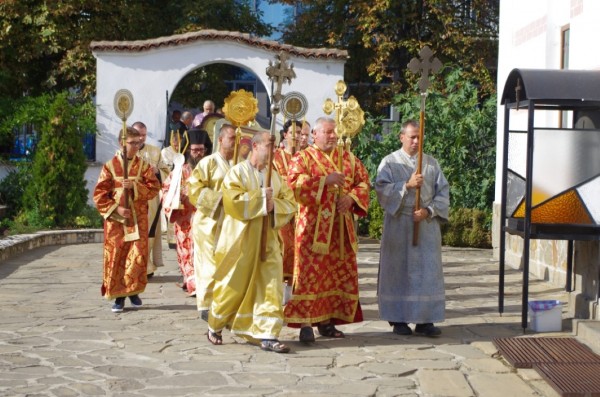 Казанлък посрещна Чудотворните икони