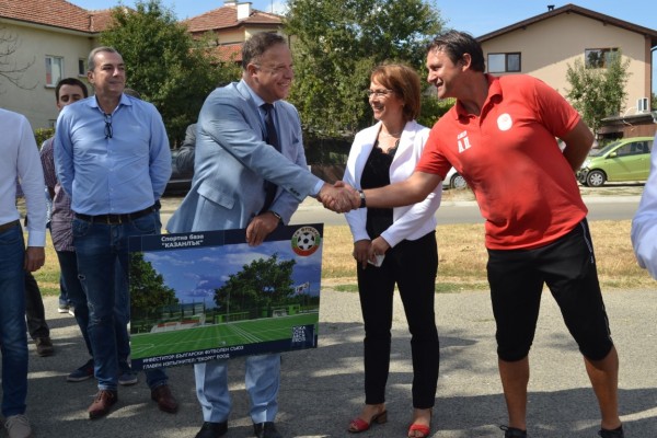 „Първа копка“ на новия Тренировъчен мини футболен комплекс в Казанлък!