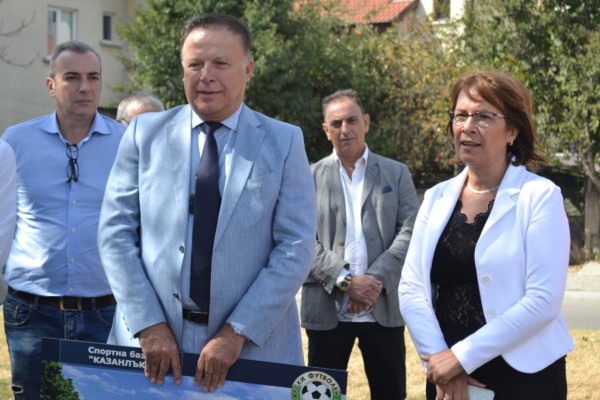 „Първа копка“ на новия Тренировъчен мини футболен комплекс в Казанлък!