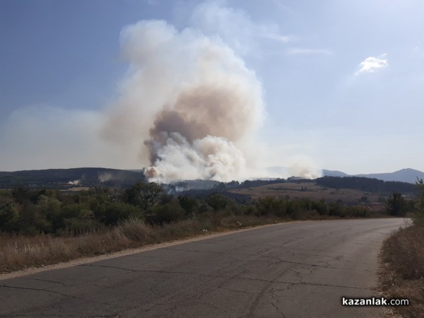 Голям пожар край Горно Черковище/ Видео и снимки / ОБНОВЕНА