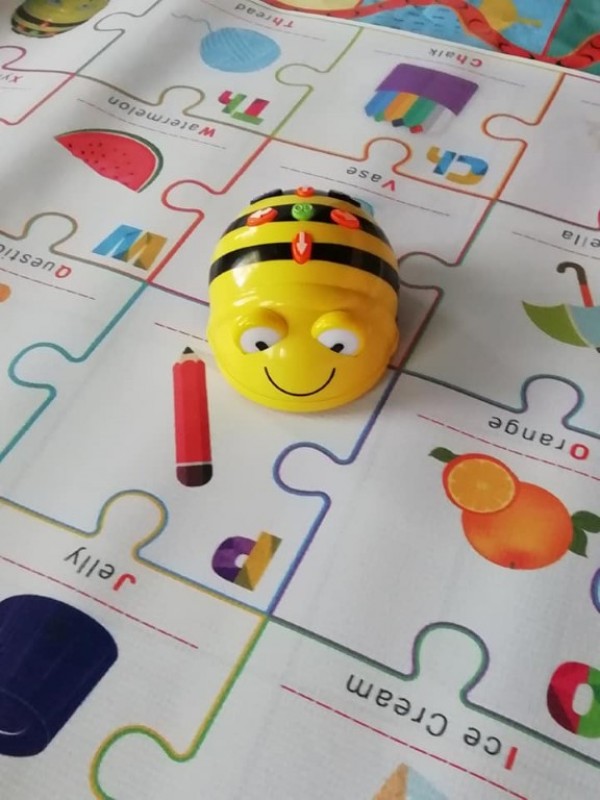 Приятна изненада очаква учениците. Шест Пчели роботи вече са в библиотека “Искра“