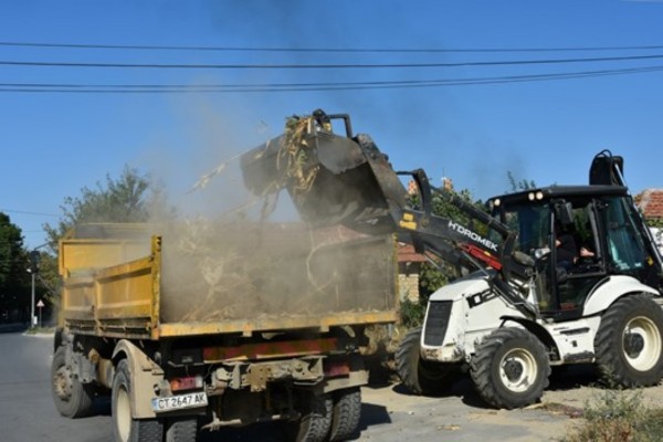 Над 95 тона боклук изхвърлиха казанлъчани