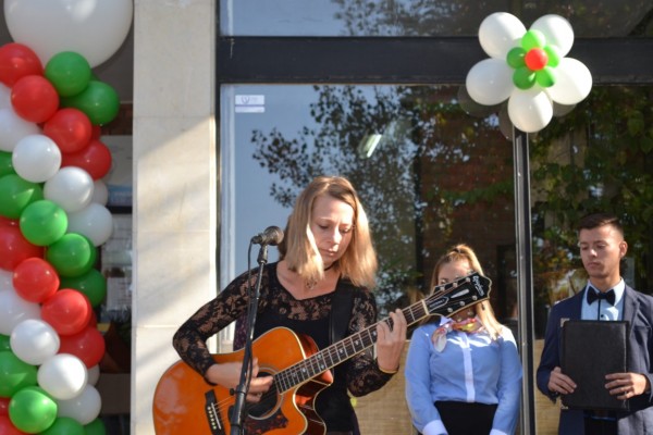 Празници във всички казанлъшки училища за първия учебен ден