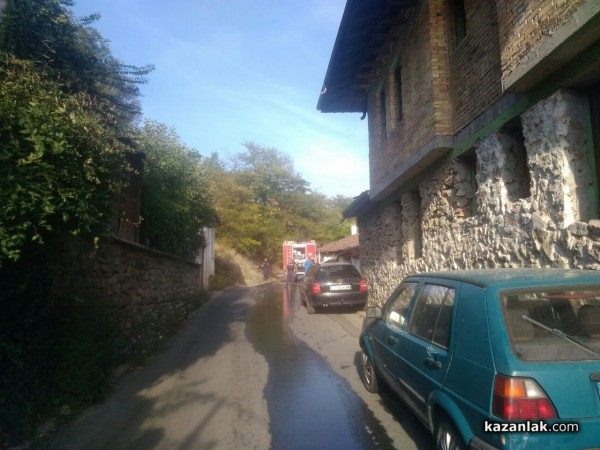 Пламнаха треви край Тюлбето