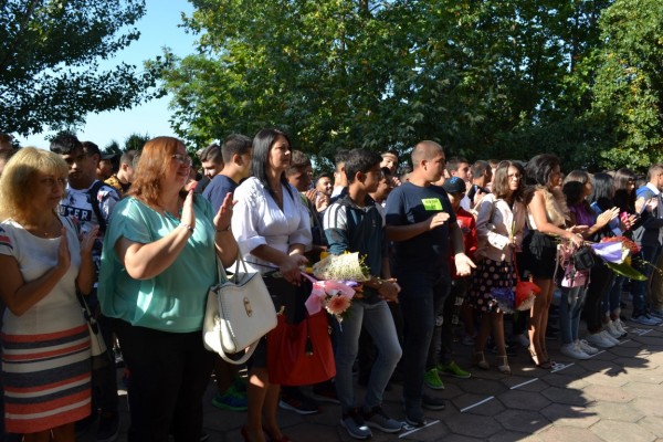 Празници във всички казанлъшки училища за първия учебен ден