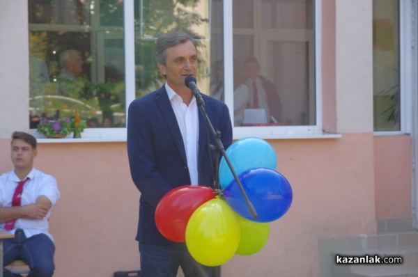 Хаджиеновци с вълнение откриха за 95-ти път новата учебна година 