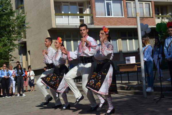 Празници във всички казанлъшки училища за първия учебен ден