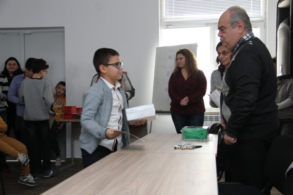 Детската академия по програмиране и роботика приема ученици вече и с Arduino