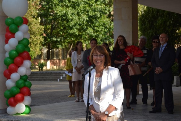 Празници във всички казанлъшки училища за първия учебен ден