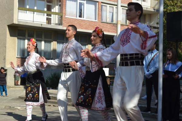 Празници във всички казанлъшки училища за първия учебен ден