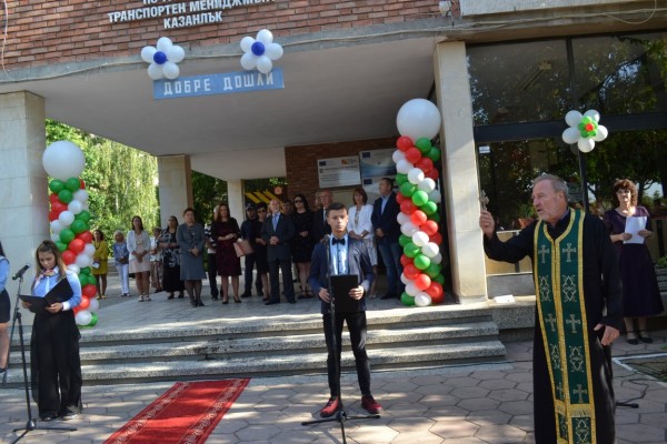 Празници във всички казанлъшки училища за първия учебен ден