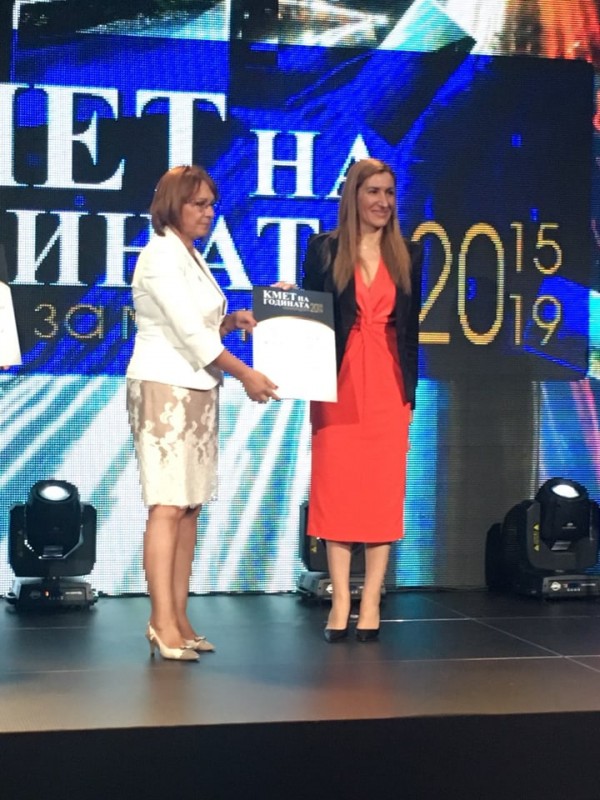 Кметът Галина Стоянова получи за четвърти път доверието на казанлъчани в онлайн класацията „Кмет на годината”