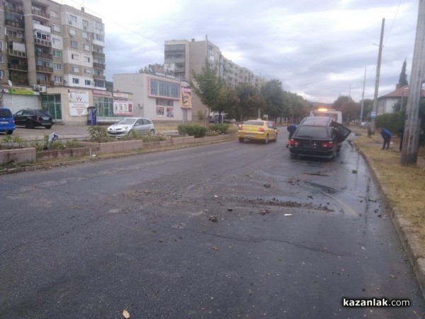 БМВ се удари в кашпите в източното