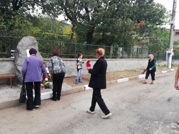 Шипченци увековечиха хайдут Пеньо с паметна плоча