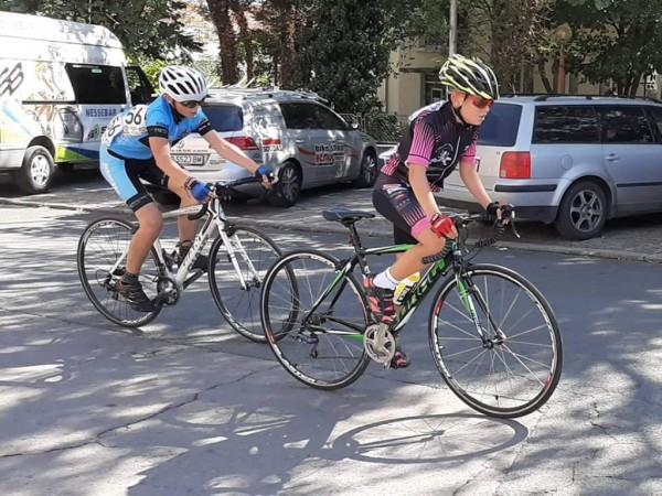 Дъжд от медали за казанлъшките колоездачи