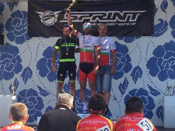 Дъжд от медали за казанлъшките колоездачи