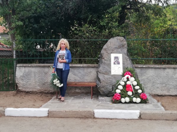 Шипченци увековечиха хайдут Пеньо с паметна плоча