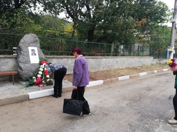 Шипченци увековечиха хайдут Пеньо с паметна плоча