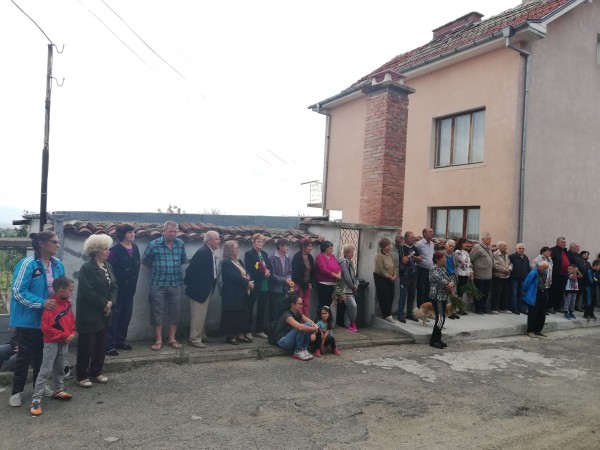 Шипченци увековечиха хайдут Пеньо с паметна плоча