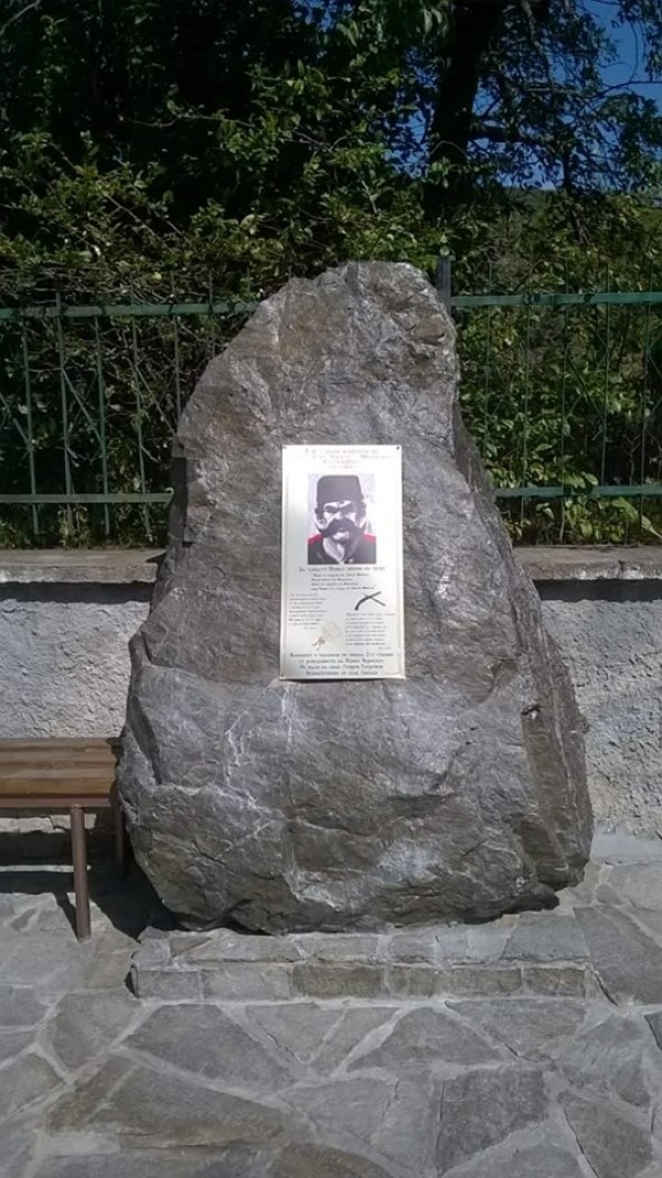 Шипченци увековечиха хайдут Пеньо с паметна плоча