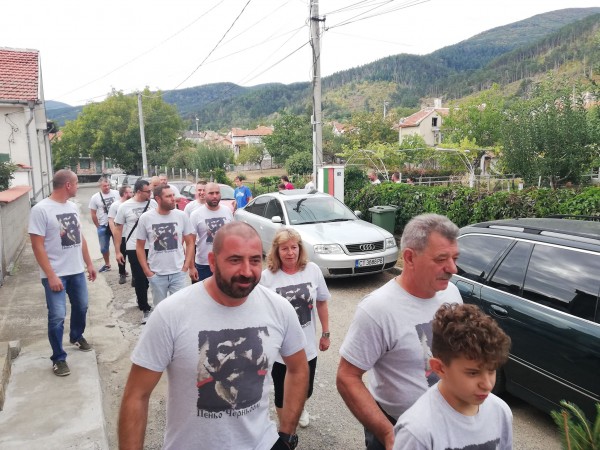 Шипченци увековечиха хайдут Пеньо с паметна плоча