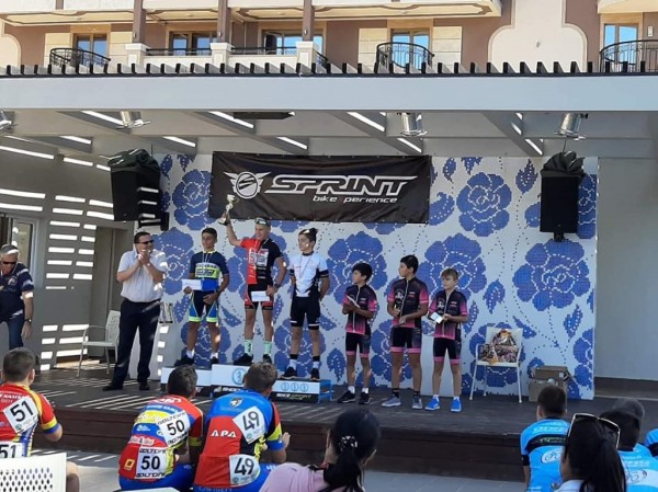 Дъжд от медали за казанлъшките колоездачи