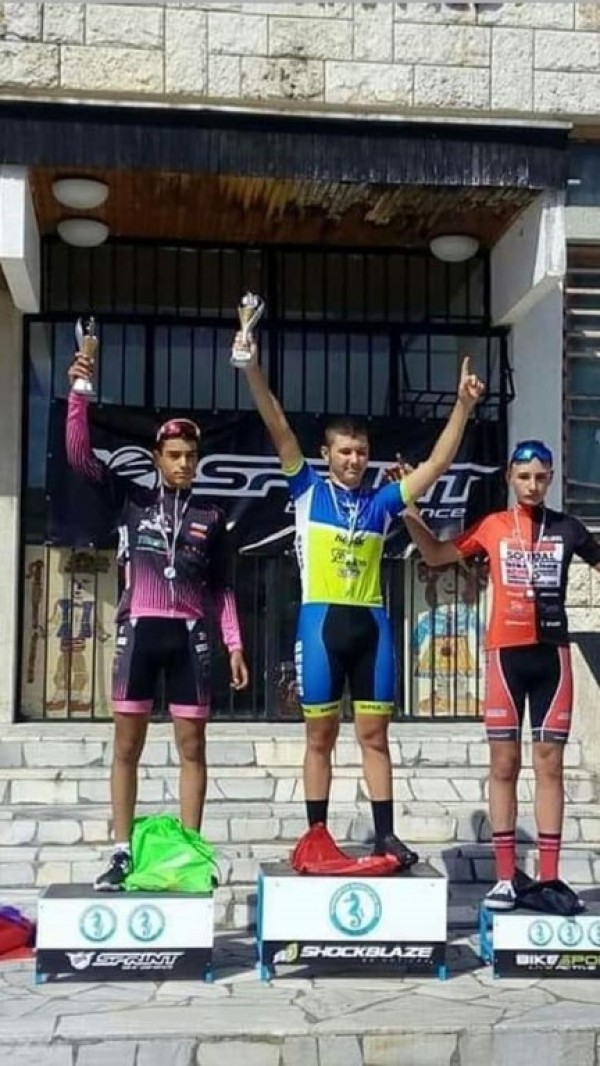 Дъжд от медали за казанлъшките колоездачи