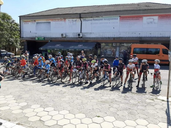 Дъжд от медали за казанлъшките колоездачи