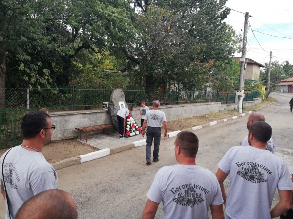 Шипченци увековечиха хайдут Пеньо с паметна плоча