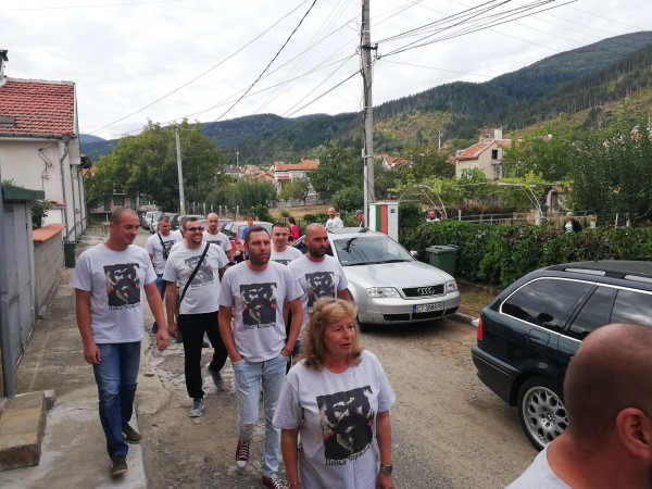 Шипченци увековечиха хайдут Пеньо с паметна плоча