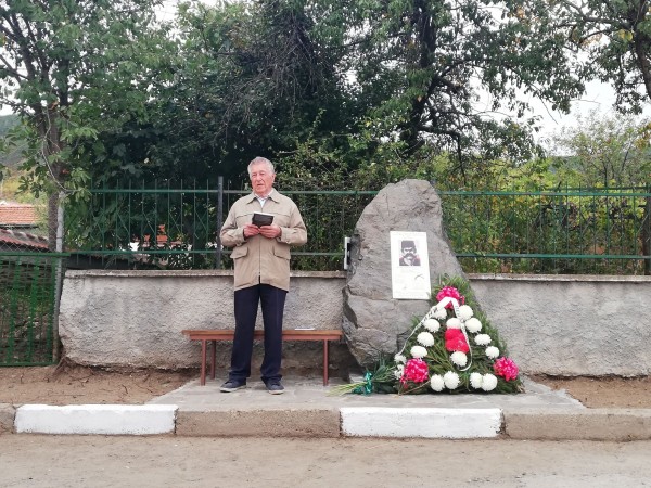 Шипченци увековечиха хайдут Пеньо с паметна плоча